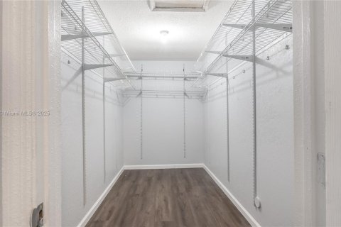 Casa en venta en Sunrise, Florida, 3 dormitorios, 157.66 m2 № 1943590 - foto 28