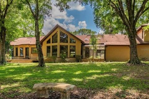 House in Lakeland, Florida 5 bedrooms, 346.34 sq.m. № 2329071