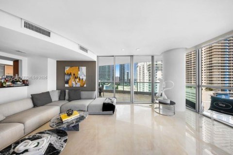 Condo in Miami, Florida, 2 bedrooms  № 2023970 - photo 8