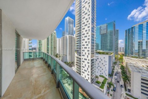 Condo in Miami, Florida, 2 bedrooms  № 2023970 - photo 3