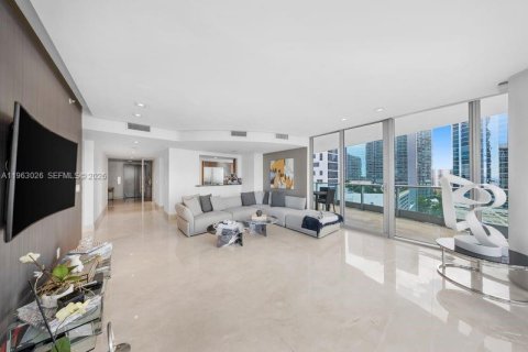 Condo in Miami, Florida, 2 bedrooms  № 2023970 - photo 12