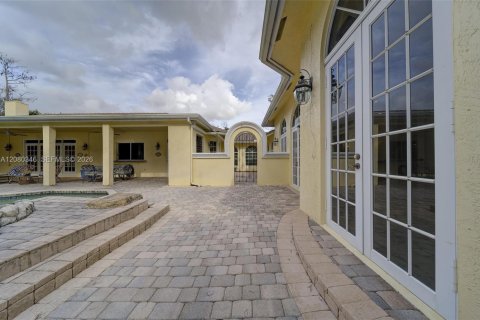 Casa en venta en Coral Springs, Florida, 5 dormitorios, 433.85 m2 № 2363605 - foto 15