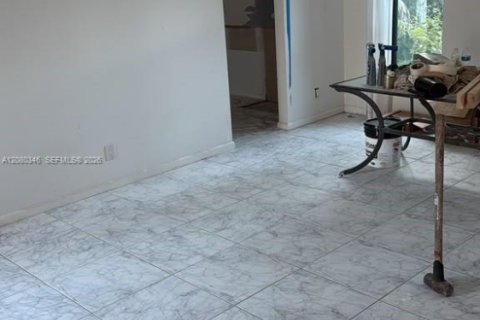 Casa en venta en Coral Springs, Florida, 5 dormitorios, 433.85 m2 № 2363605 - foto 29