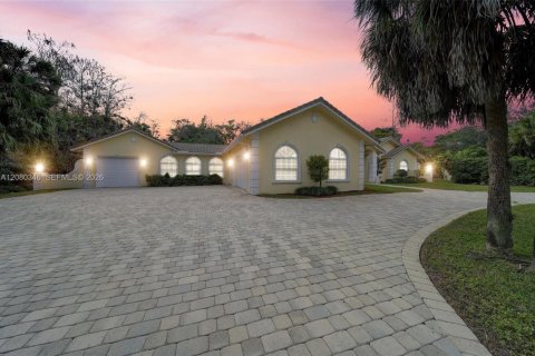 Casa en venta en Coral Springs, Florida, 5 dormitorios, 433.85 m2 № 2363605 - foto 10