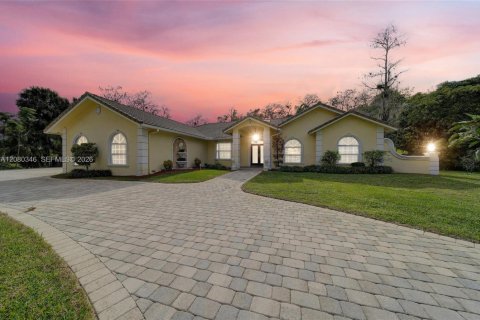 Casa en Coral Springs, Florida 5 dormitorios, 433.85 m2 № 2363605