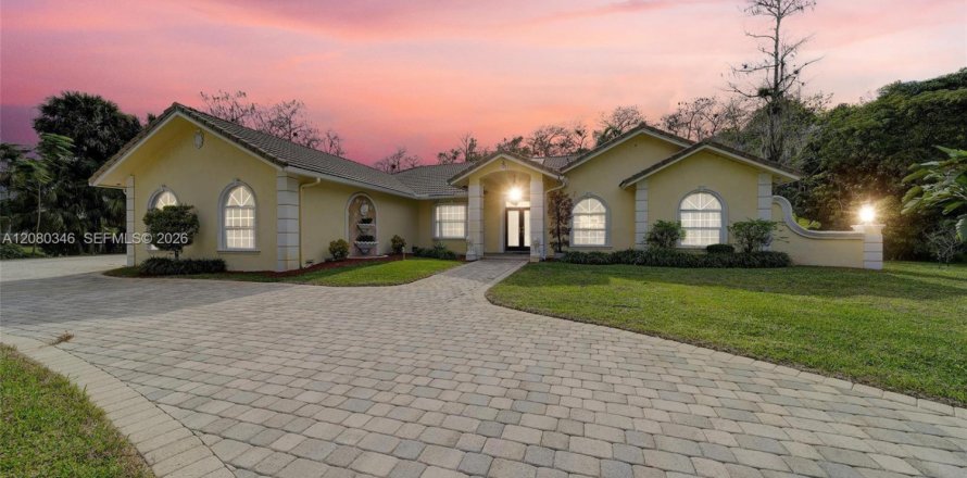 Casa en Coral Springs, Florida 5 dormitorios, 433.85 m2 № 2363605