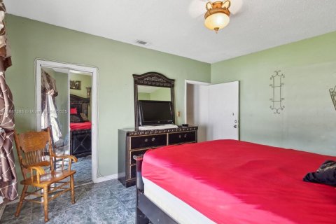 House in Miami, Florida 4 bedrooms, 292.92 sq.m. № 1933075 - photo 22