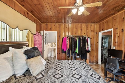 House in Miami, Florida 4 bedrooms, 292.92 sq.m. № 1933075 - photo 16