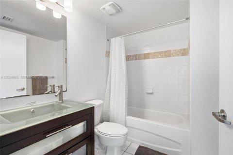 Купить кондоминиум в Майами, Флорида 2 спальни, 90.58м2, № 2086510 - фото 23