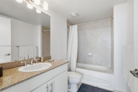Купить кондоминиум в Майами, Флорида 2 спальни, 90.58м2, № 2086510 - фото 20