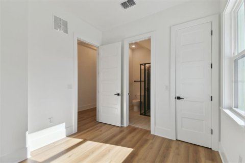 House in Tampa, Florida 5 bedrooms, 307.97 sq.m. № 1795261 - photo 4