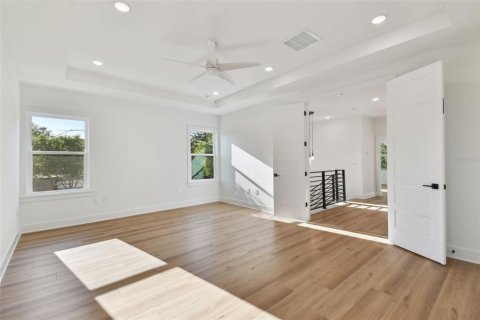 House in Tampa, Florida 5 bedrooms, 307.97 sq.m. № 1795261 - photo 12