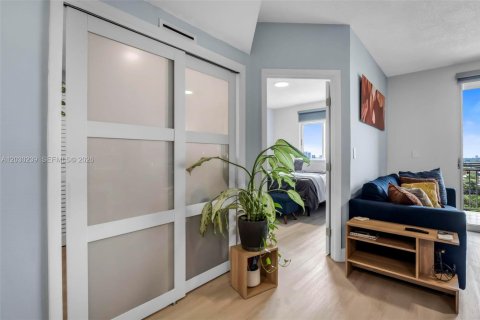 Condo in Miami, Florida, 1 bedroom  № 2088425 - photo 11