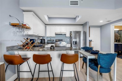 Condo in Miami, Florida, 1 bedroom  № 2088425 - photo 15