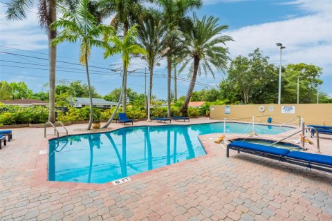 Condo in Miami, Florida, 1 bedroom  № 2088425 - photo 25