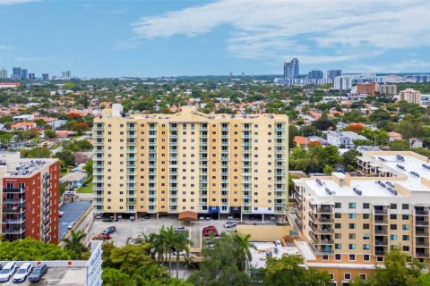 Condo in Miami, Florida, 1 bedroom  № 2088425 - photo 5