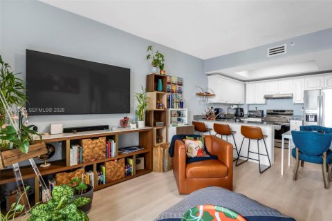 Condo in Miami, Florida, 1 bedroom  № 2088425 - photo 9
