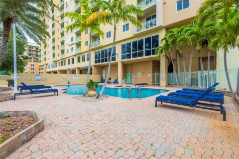 Condo in Miami, Florida, 1 bedroom  № 2088425 - photo 26