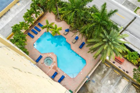 Condo in Miami, Florida, 1 bedroom  № 2088425 - photo 2