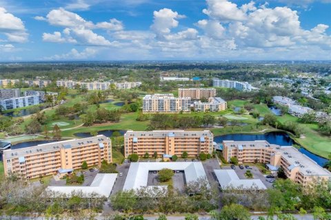Снять в аренду кондоминиум в Брейдентон, Флорида 7 комнат, 116.69м2, № 2233889 - фото 2