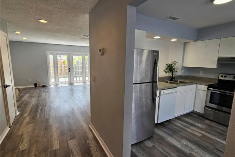 Adosado en venta en Tampa, Florida, 3 dormitorios, 126.16 m2 № 2238579 - foto 4