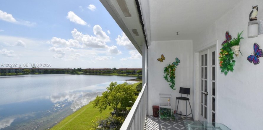 Condo à Pembroke Pines, Floride, 2 chambres  № 2077411