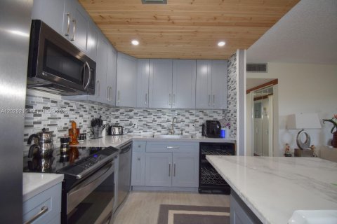 Copropriété à vendre à Pembroke Pines, Floride: 2 chambres, 86.68 m2 № 2077411 - photo 10
