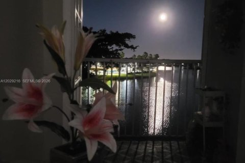Copropriété à vendre à Pembroke Pines, Floride: 2 chambres, 86.68 m2 № 2077411 - photo 16