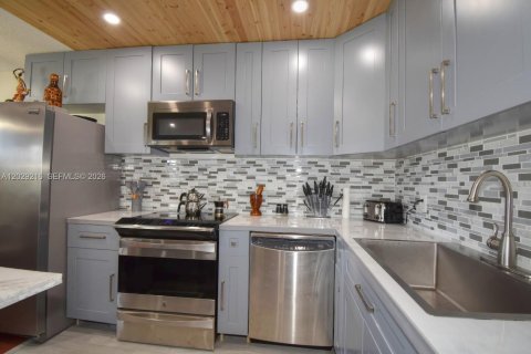 Copropriété à vendre à Pembroke Pines, Floride: 2 chambres, 86.68 m2 № 2077411 - photo 11