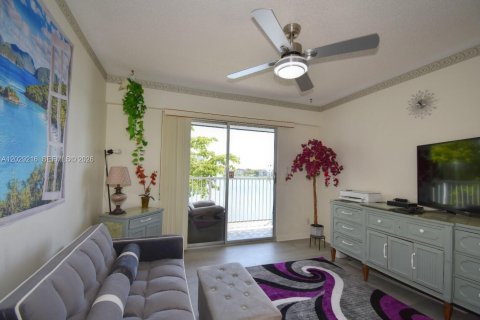 Copropriété à vendre à Pembroke Pines, Floride: 2 chambres, 86.68 m2 № 2077411 - photo 3