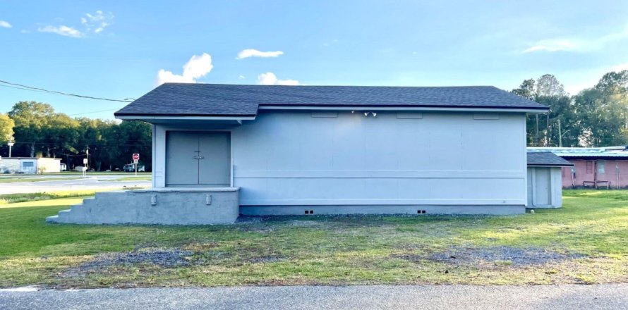 Commercial property in Baldwin, Florida № 848749
