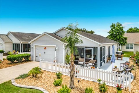 House in The Villages, Florida 2 bedrooms, 107.4 sq.m. № 2234594