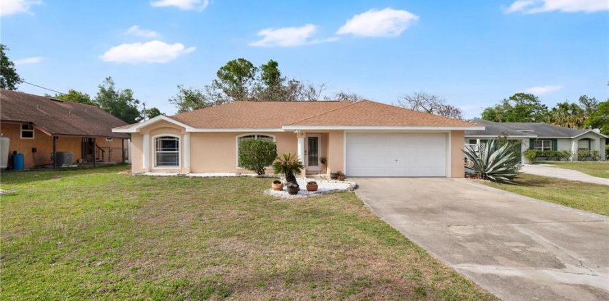House in DeBary, Florida 3 bedrooms, 127.93 sq.m. № 2229241