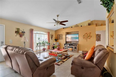 House in DeBary, Florida 3 bedrooms, 127.93 sq.m. № 2229241 - photo 6