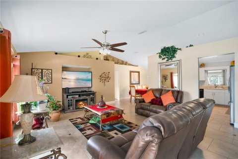 House in DeBary, Florida 3 bedrooms, 127.93 sq.m. № 2229241 - photo 7