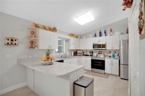 House in DeBary, Florida 3 bedrooms, 127.93 sq.m. № 2229241 - photo 4