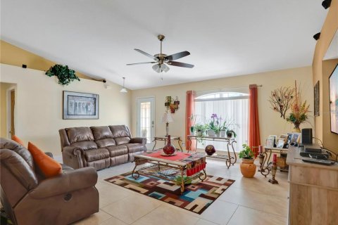 House in DeBary, Florida 3 bedrooms, 127.93 sq.m. № 2229241 - photo 8