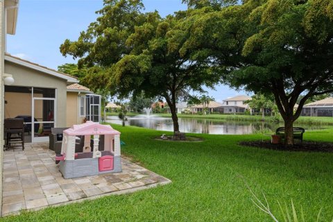 House in Fort Myers, Florida 3 bedrooms, 226.03 sq.m. № 1575214 - photo 22