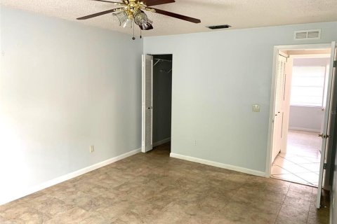 House in Tampa, Florida 3 bedrooms, 142.51 sq.m. № 1813413 - photo 25