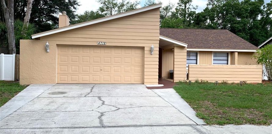 House in Tampa, Florida 3 bedrooms, 142.51 sq.m. № 1813413