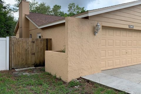 House in Tampa, Florida 3 bedrooms, 142.51 sq.m. № 1813413 - photo 2