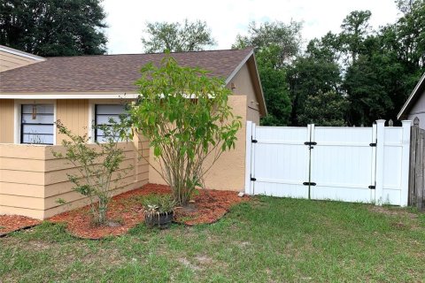 House in Tampa, Florida 3 bedrooms, 142.51 sq.m. № 1813413 - photo 3
