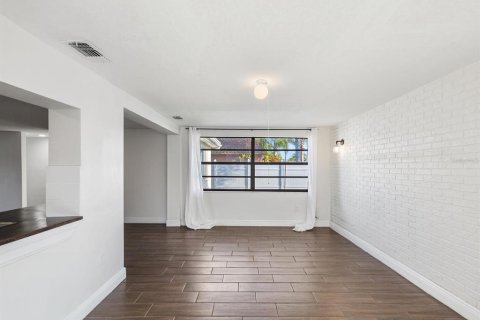 House in Holiday, Florida 2 bedrooms, 111.48 sq.m. № 1574106 - photo 4
