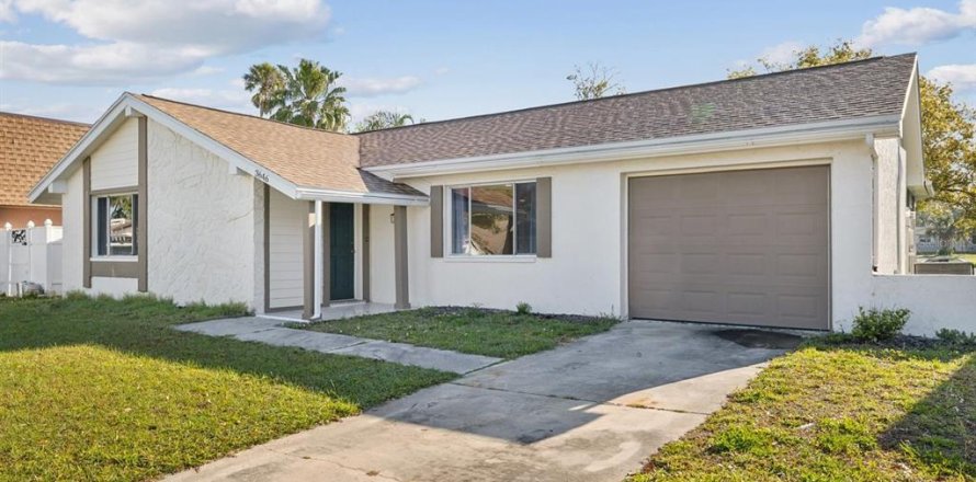 House in Holiday, Florida 2 bedrooms, 111.48 sq.m. № 1574106