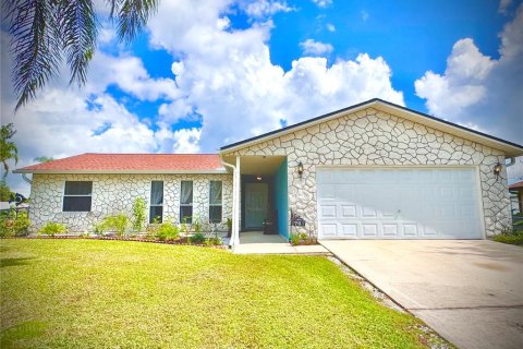 House in Palm Bay, Florida 3 bedrooms, 132.29 sq.m. № 1882787 - photo 1