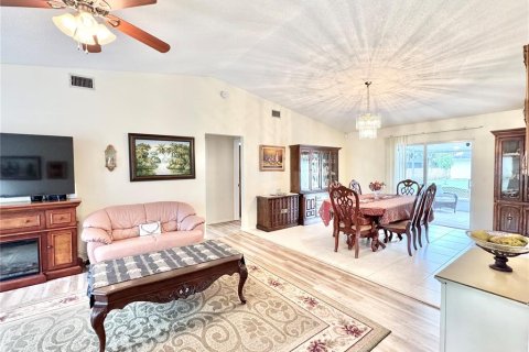 House in Palm Bay, Florida 3 bedrooms, 132.29 sq.m. № 1882787 - photo 4