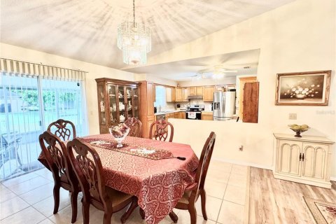 House in Palm Bay, Florida 3 bedrooms, 132.29 sq.m. № 1882787 - photo 9