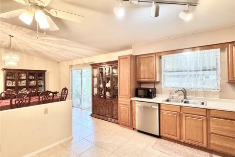 House in Palm Bay, Florida 3 bedrooms, 132.29 sq.m. № 1882787 - photo 12