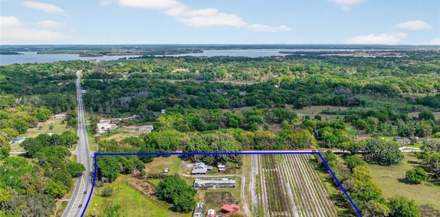 Propiedad comercial en Yalaha, Florida 160.26 m2 № 2093811