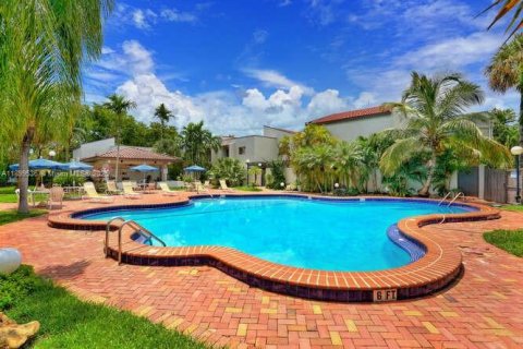 Townhouse in Miami, Florida 2 bedrooms, 98.2 sq.m. № 1952609 - photo 23